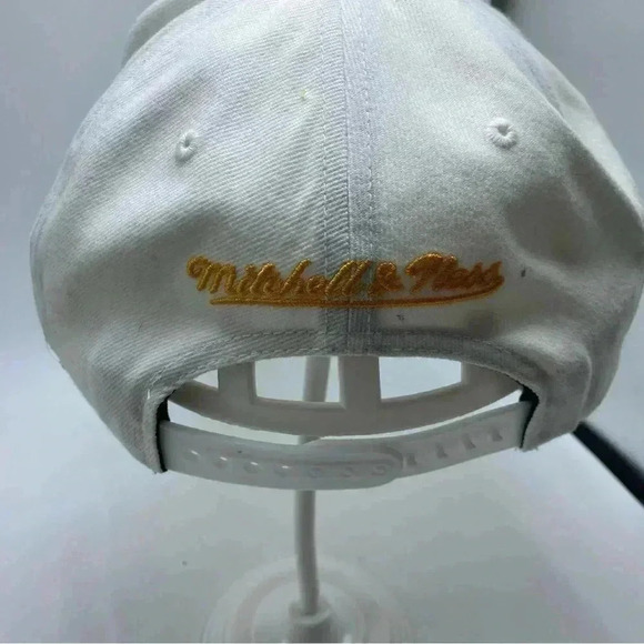 The Los Angeles Lakers Mitchell & Ness baseball hat NBA basketball SnapB… - Picture 6 of 6